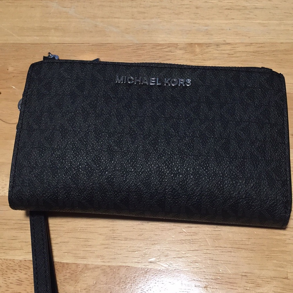 Michael Kors Smartphone Wristlet